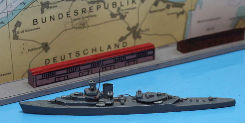 Cruiser "Effingham" dark-grey (1 p.) GB 1925 from Wiking